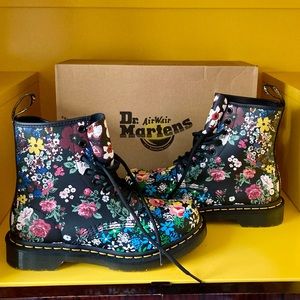 NIB Doc Martens Air Wear Boots